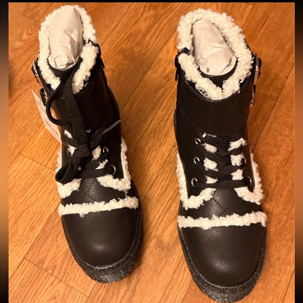 Portland Company Little and Big Girl Blaze Faux Fur Trim Combat Boot. - Picture 3 of 4